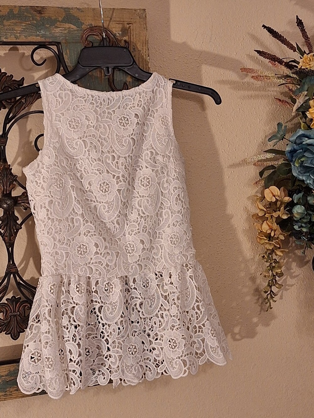 BONGO White Floral Crochet Peplum Dress Top. Size Small